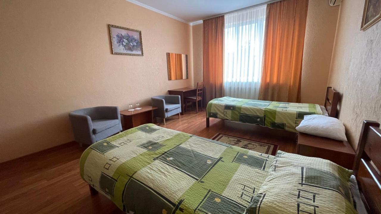 Yunist Hotel Ivano Frankivsk Bagian luar foto