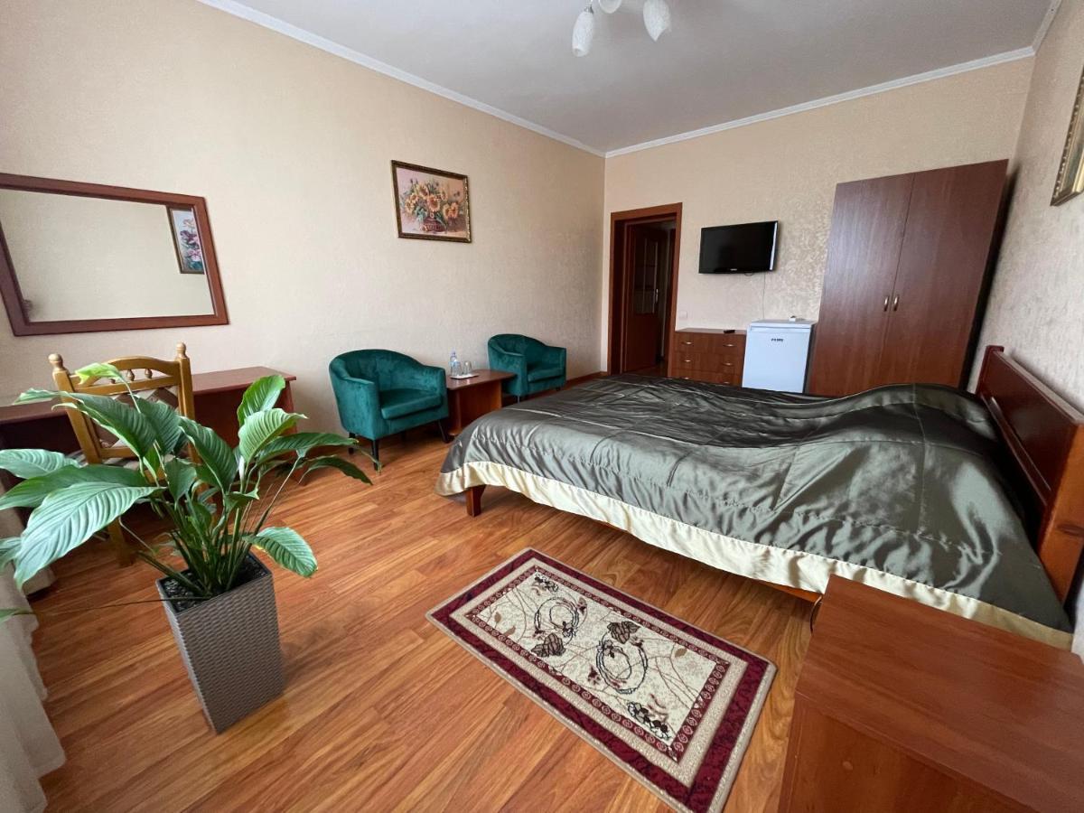 Yunist Hotel Ivano Frankivsk Bagian luar foto