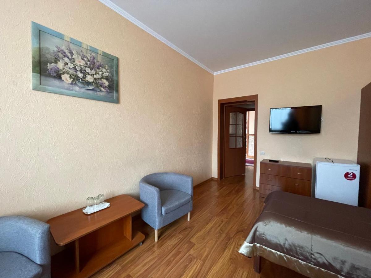 Yunist Hotel Ivano Frankivsk Bagian luar foto