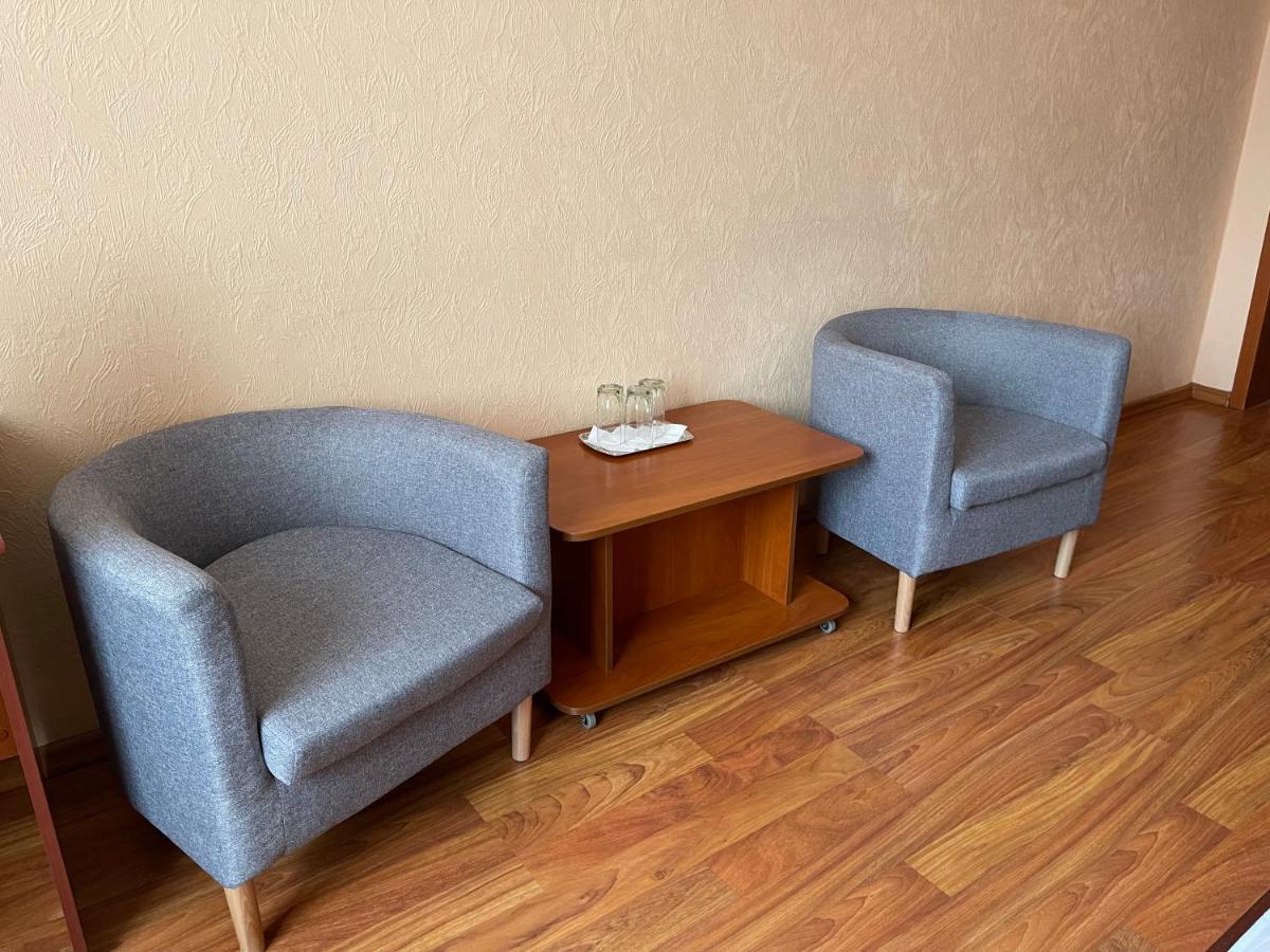 Yunist Hotel Ivano Frankivsk Bagian luar foto