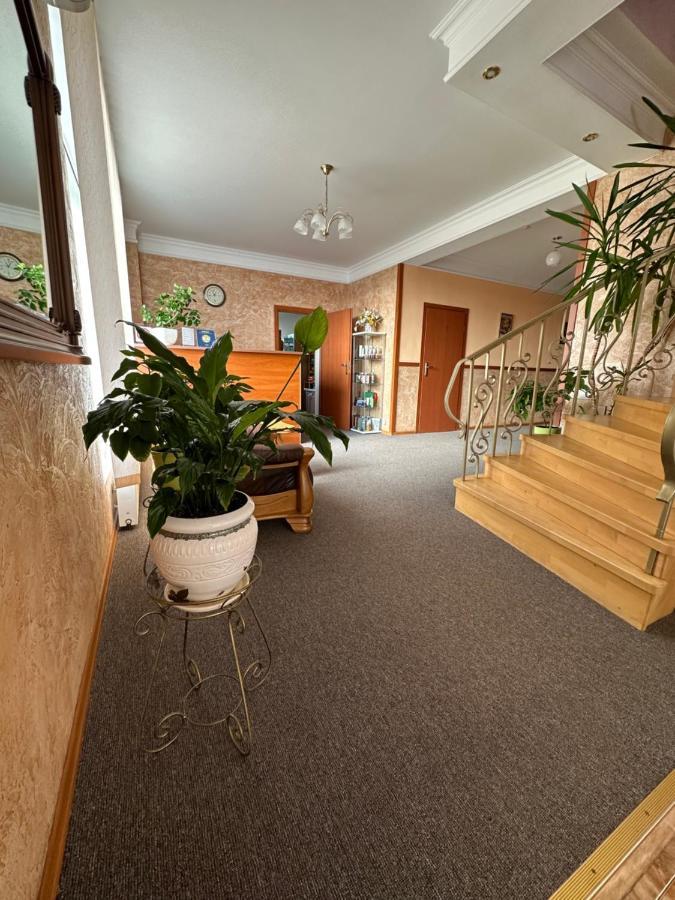 Yunist Hotel Ivano Frankivsk Bagian luar foto