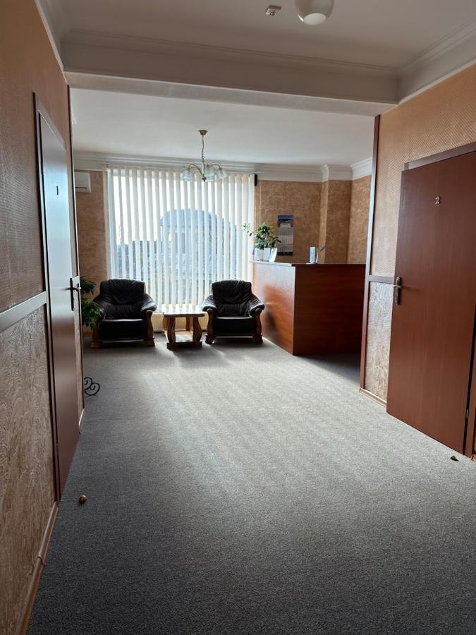 Yunist Hotel Ivano Frankivsk Bagian luar foto