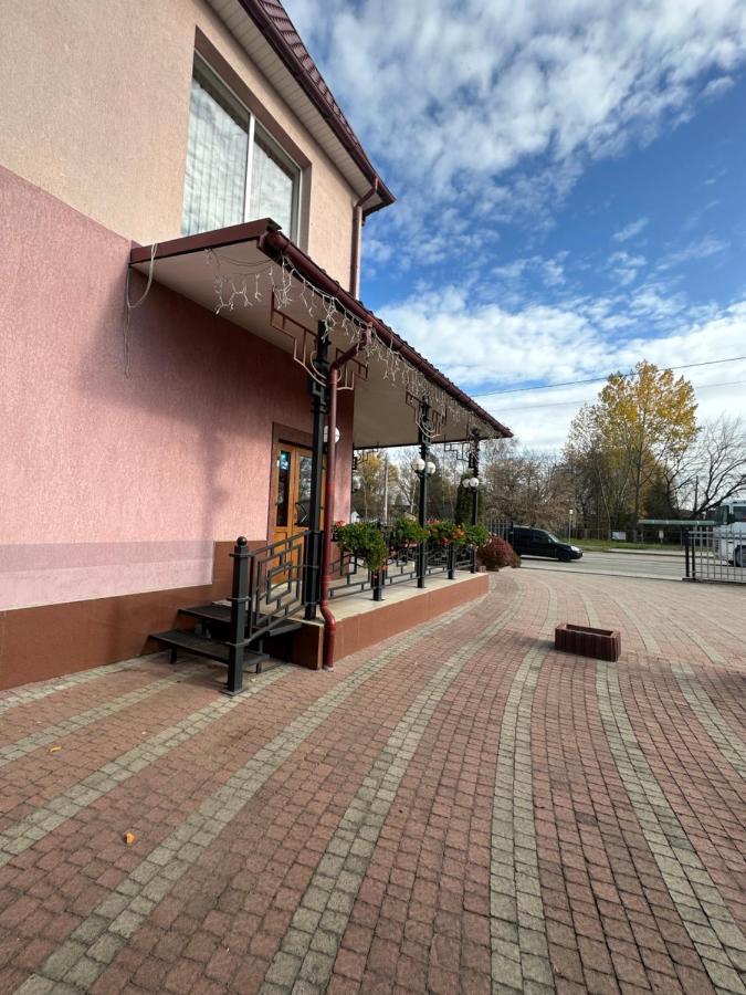 Yunist Hotel Ivano Frankivsk Bagian luar foto